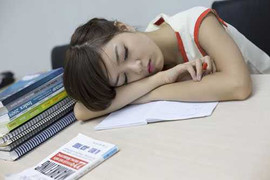 Học quá nhiều đến suy kiệt, con phải cấp cứu