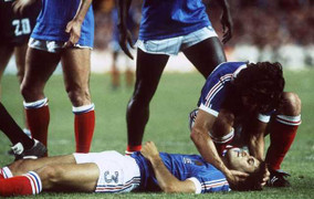 Xem lại pha vào bóng kinh hoàng nhất lịch sử World Cup