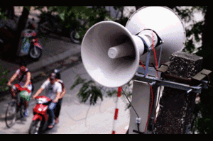 Đài phát thanh huyện dùng loa di động 'nói xấu' phóng viên