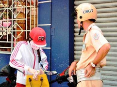 Xử mũ bảo hiểm 'dỏm': Vì sao khó thực hiện?