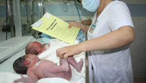 Chuyện lạ ở Hà Giang: Sinh hai con trong một tháng