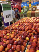 Hoa quả nhập khẩu: Siêu thị bán rẻ giật mình