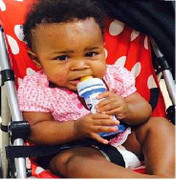 Đứa trẻ lơ ngơ bị bỏ rơi ở ga