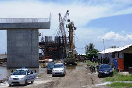 Sập cần cẩu kinh hoàng, 2 người chết tại chỗ