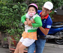 Cô bé nhặt ve chai mơ có bàn học chắc chắn