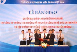 Trao quyết định ra 'ở riêng' cho VMS-MobiFone và Học viện CNBCVT