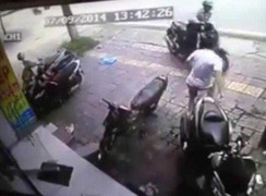 Clip: Trộm xe SH bất thành bị đánh nhục nhã
