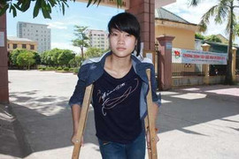 Cô bé dân tộc Thổ dị tật đôi chân mơ làm dược sỹ