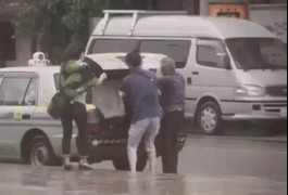 Cận cảnh bão Neoguri đổ bộ, nửa triệu người Nhật di tản