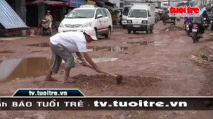 Cận cảnh đường sá như mặt trận ở TP.HCM