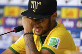 Neymar bật khóc, kể cảm giác suýt bị liệt