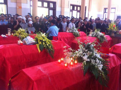 Các anh đã yên nghỉ bên nhau dưới màu cờ tổ quốc