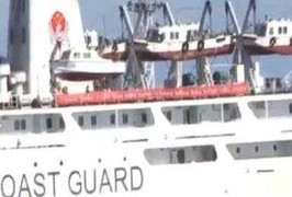 Clip: Tàu TQ giăng biểu ngữ 'TQ, VN hữu nghị chung sống hòa bình với nhau'