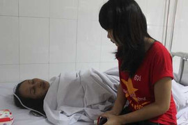 Ô tô đi đám cưới tông thẳng xe khách, 5 người thương vong