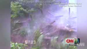 Rùng mình cảnh tượng lở đất kinh hoàng ở Nhật Bản