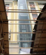 Cứu 15 người bị kẹt trong thang máy ở trung tâm Sài Gòn