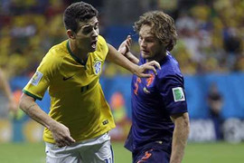 Rơi mặt nạ, Brazil lộ bản chất yếu đuối