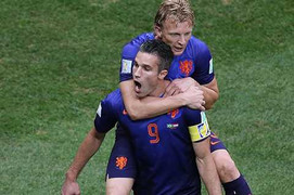 Van Gaal cao tay, Hà Lan thắng nhàn nhờ phủ đầu tốt