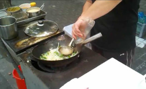 Clip: Những màn chế biến thức ăn đường phố siêu hấp dẫn