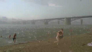 Clip: Mưa đá ập xuống khủng khiếp như ngày tận thế ở Nga