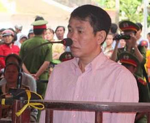 Chỉ vì câu nói đùa, cậu đâm chết cháu