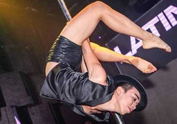 Chàng trai kiếm 20 triệu/tháng nhờ múa cột