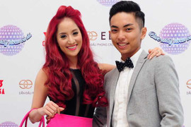 Khánh Thi hồng rực 'cưa sừng làm nghé'