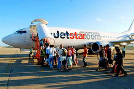 Máy bay Jetstar chậm gần 4 tiếng vì một cái… lông chim