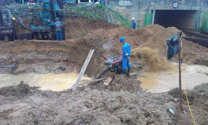 Vỡ ống nước sông Đà: Xứng đáng ghi danh kỷ lục Guiness