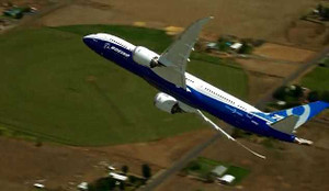 Ấn tượng chiếc Boeing nhào lộn như máy bay phản lực