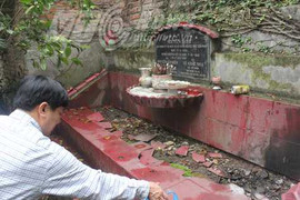 Đau lòng khu mộ hoang tàn của các nghĩa sĩ bị chặt đầu thảm khốc