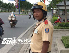 CSGT truy đuổi, quật ngã tên trộm xe máy