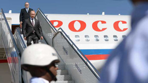 Máy bay Malaysia bị bắn: Chuyên cơ chở Putin mới là mục tiêu?