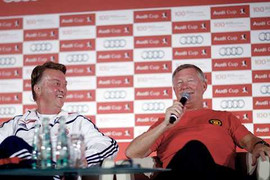 Sir Alex Ferguson chuẩn bị sẵn cafe mừng Van Gaal