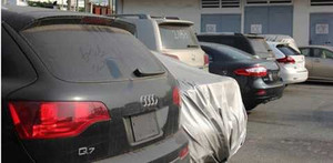 Hàng loạt ôtô Việt kiều Mỹ nằm phơi mình tại cảng