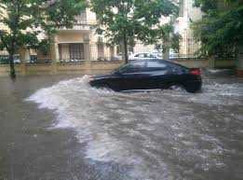 Bão đi vào biên giới Việt-Trung, mưa lớn toàn miền Bắc