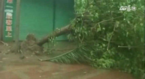 Clip: Bão Thần Sấm quần thảo đảo Hải Nam, Trung Quốc