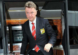 Van Gaal đưa quân du đấu: Persie, Evra ở nhà