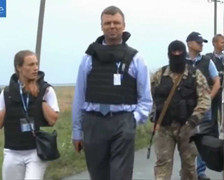 Hình ảnh đội điều tra quốc tế tại hiện trường MH17 rơi