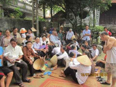 Sư thầy đòi ô tô, cả làng nháo nhác