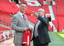 Van Gaal sẽ sử dụng Rooney thế nào?