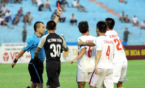 Trọng tài Việt lại bị dọa giết