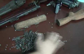 Dùng súng khống chế, định giết cả nhà vợ cũ rồi tự tử