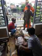 Sau tiếng nổ lớn, một người bị cháy sém