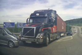 Video: Phanh gấp đẳng cấp như 'tài già' container