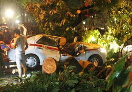 Những cái chết bất thình lình trong mưa bão dị thường