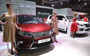 Kêu gào khó khăn, ôtô 7 tỷ 'cháy' hàng