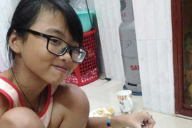 Phương Mỹ Chi trổ tài làm bánh khiến fan thích thú