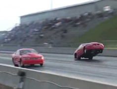 Video: Cú đề-pa tai hại của xế độ 3000 mã lực