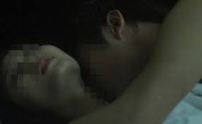 Bẽ bàng vì lộ ảnh khỏa thân với em kết nghĩa của chồng